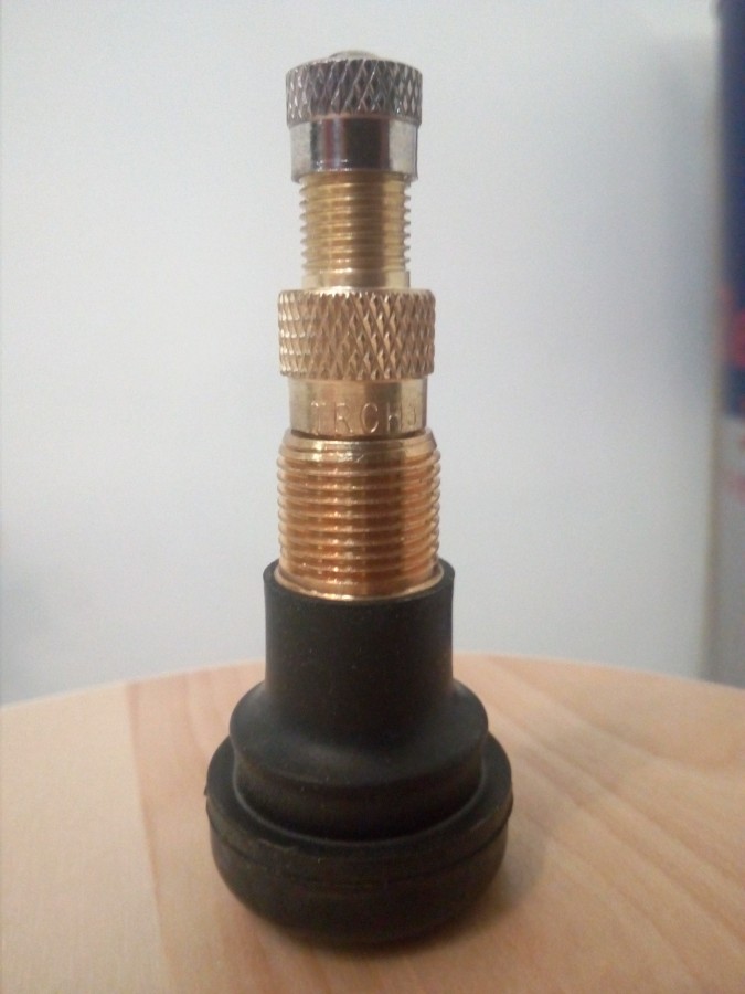 ventil traktorový bezdušový TR618